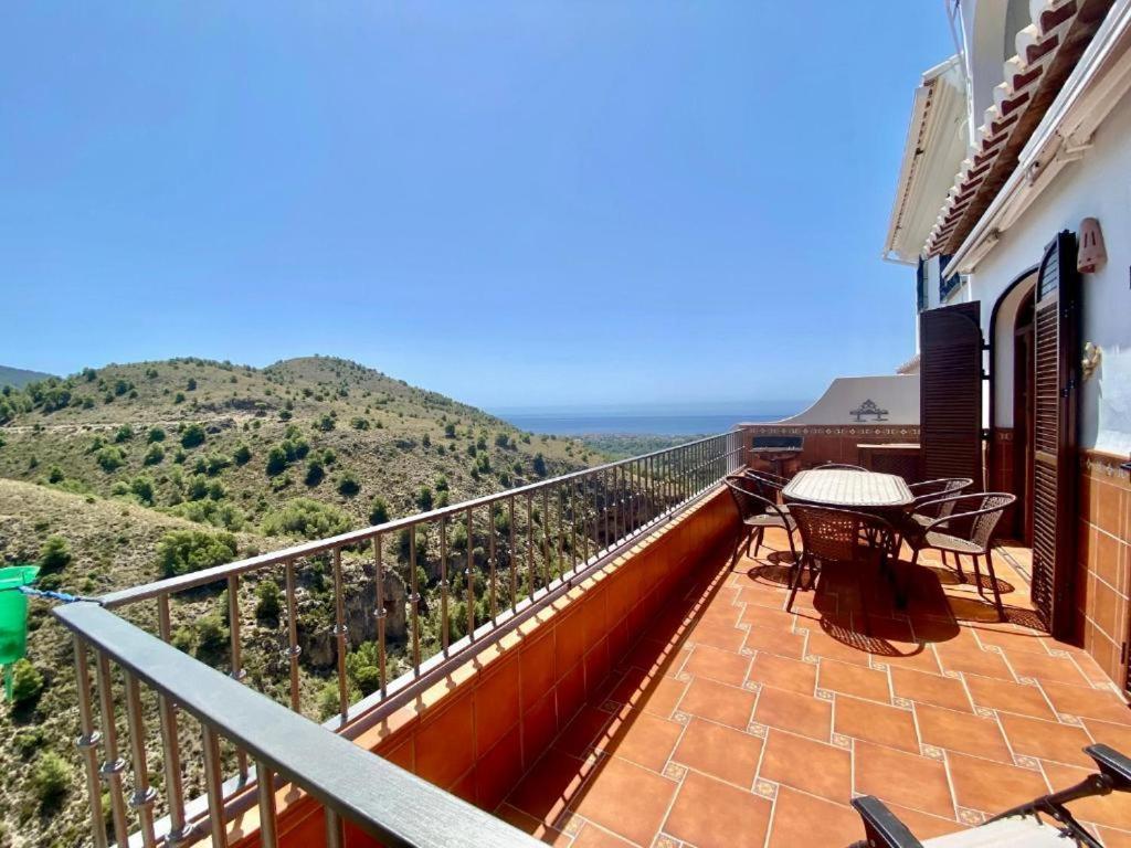 Casa Con Increibles Vistas A Las Montanas Y Al Mar Frigiliana Esterno foto